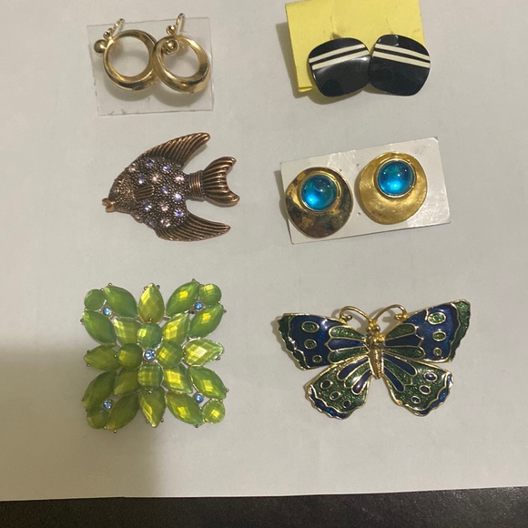 Jewelry - LOT  Variety of Jewelry.